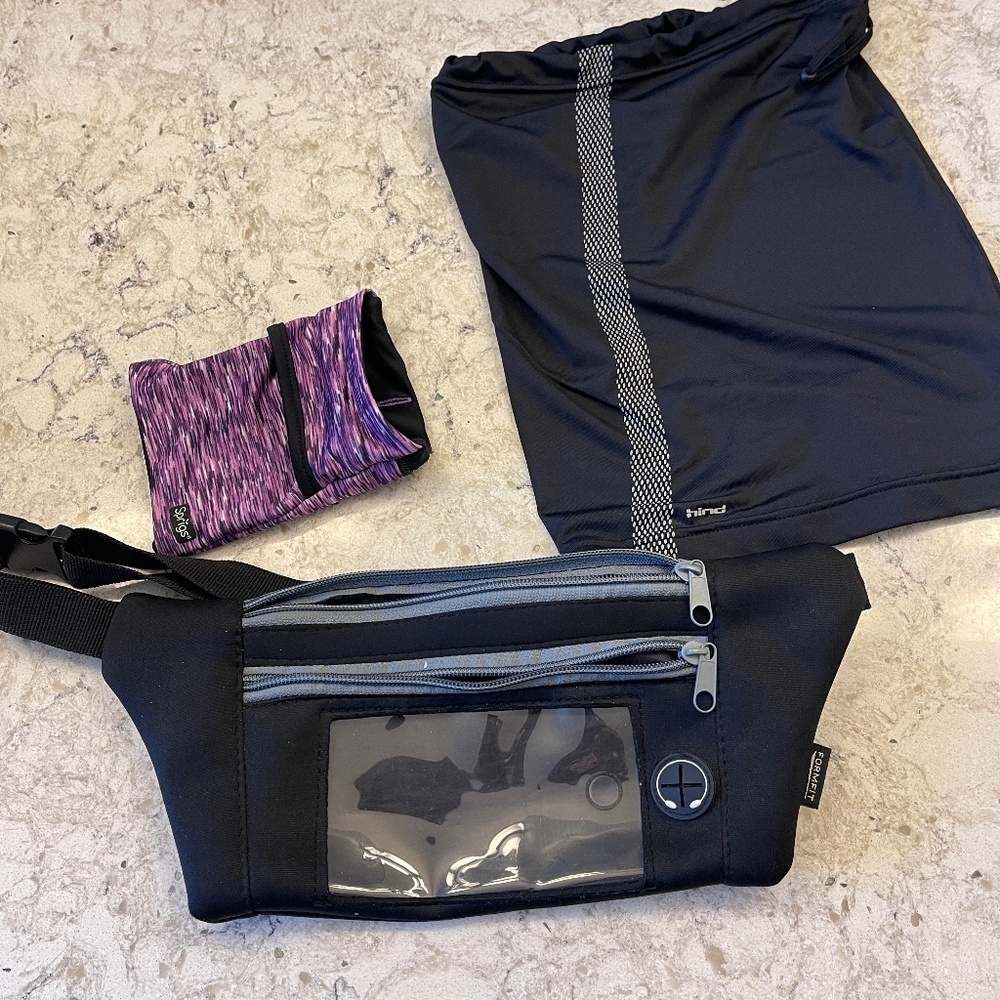 Lot of 3 items- running belt , key wrist ,‎ face covering